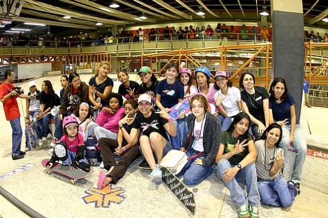 Um dos eventos organizados pelo Skate Para Meninas na Plasma Park